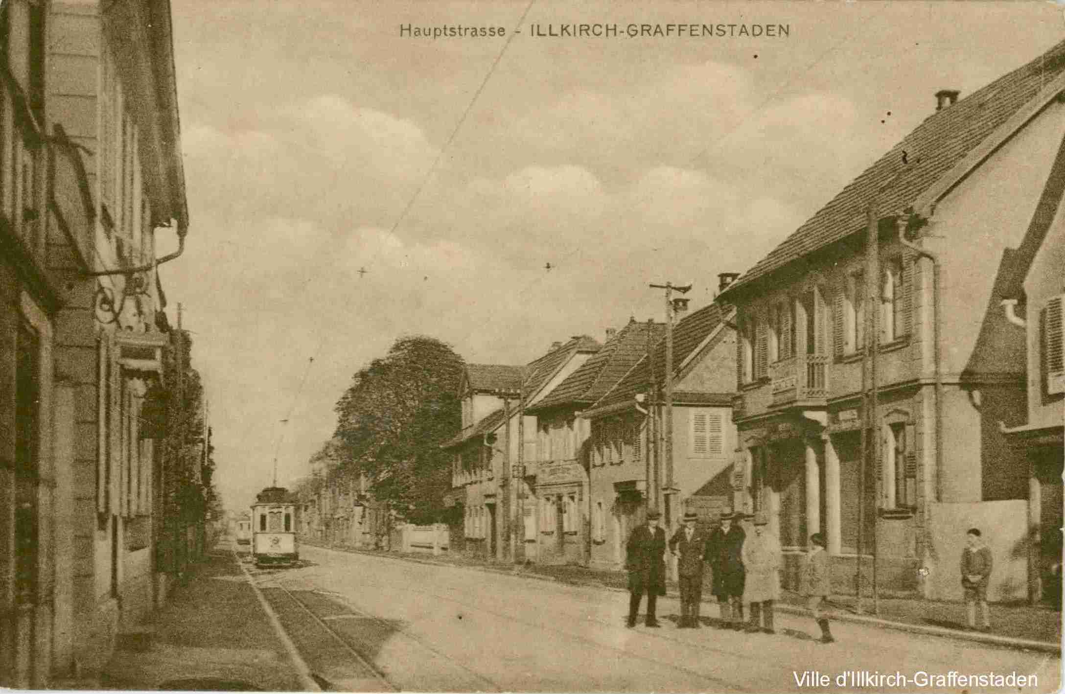 2 trams se suivant sur la Route de Lyon, � la hauteur de Milius. Vers 1930.